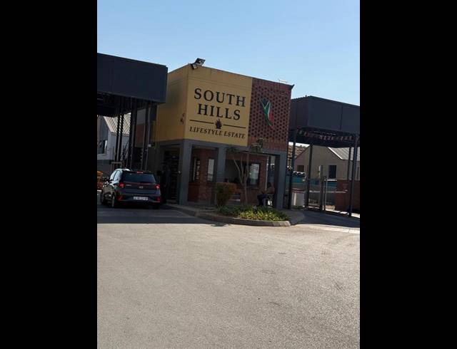 3 BEDROOM TOWNHOUSE FOR SALE IN BLUE HILLS
